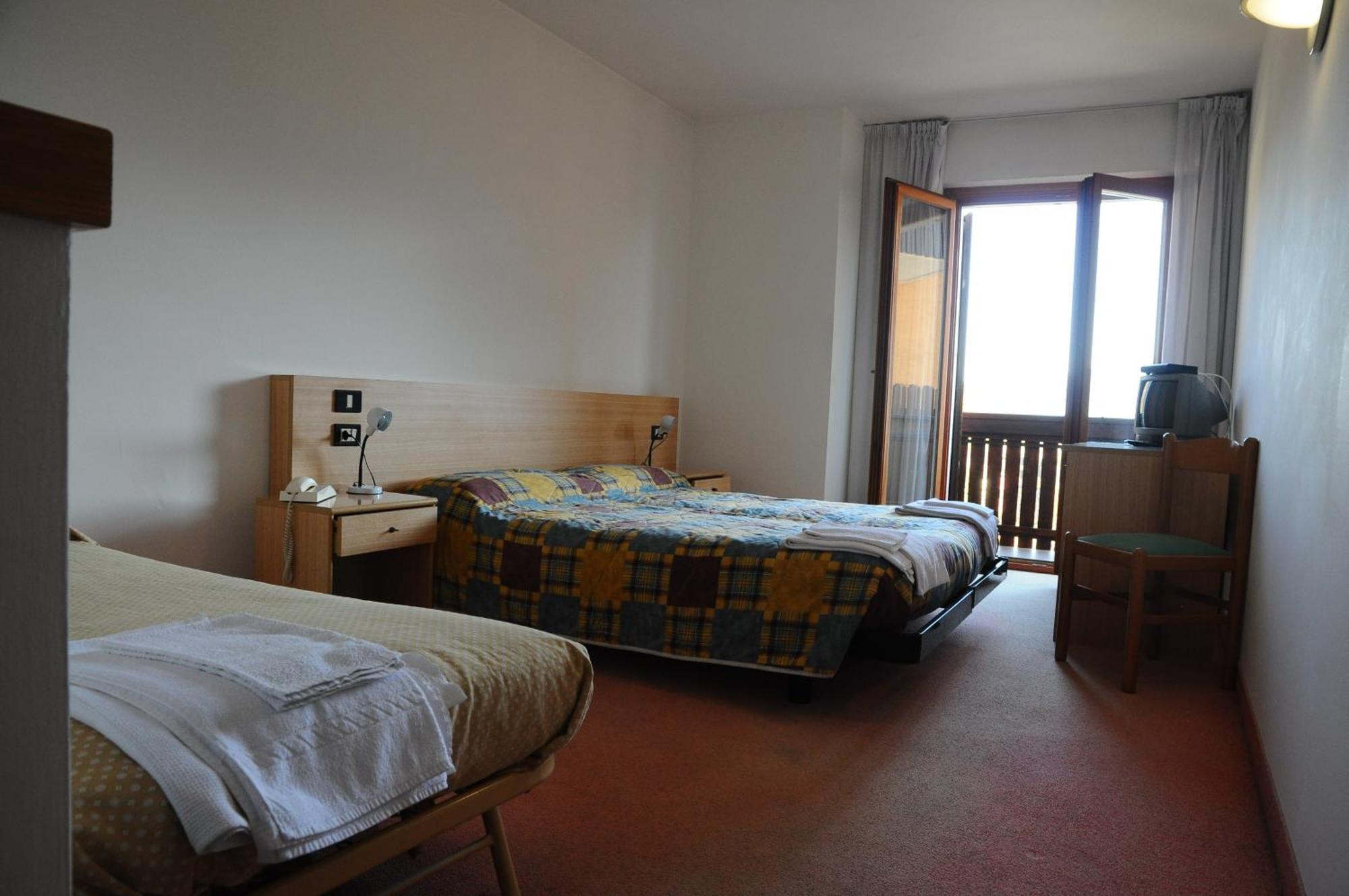 Hotel Cristina Tenno Habitación foto